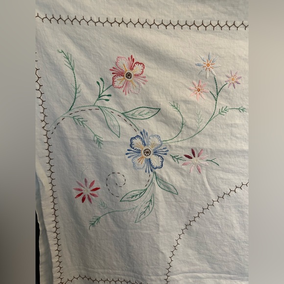Vintage embroidered tablecloth - Picture 7 of 7